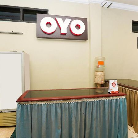 OYO 2715 Hotel Madinah Syariah Pamekasan Bagian luar foto