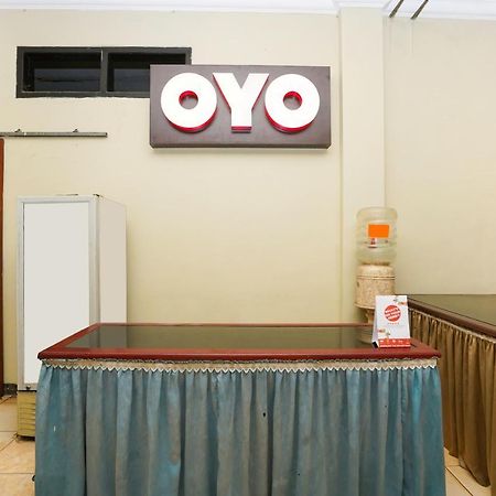 OYO 2715 Hotel Madinah Syariah Pamekasan Bagian luar foto