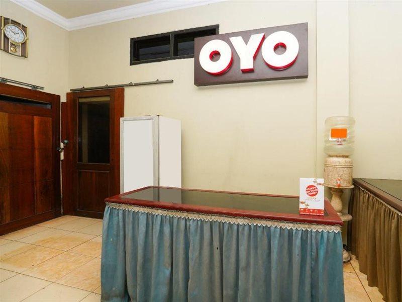OYO 2715 Hotel Madinah Syariah Pamekasan Bagian luar foto