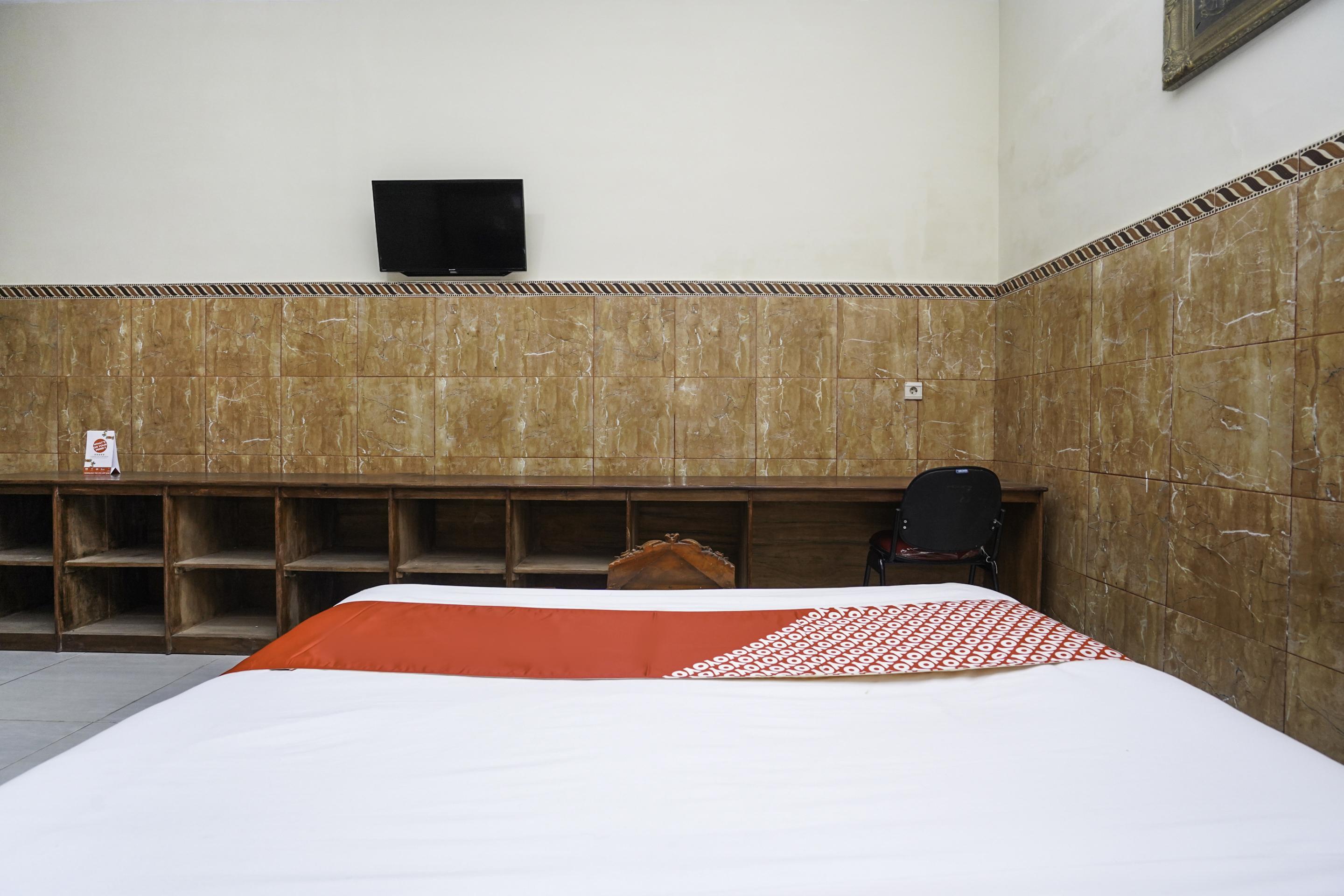 OYO 2715 Hotel Madinah Syariah Pamekasan Bagian luar foto