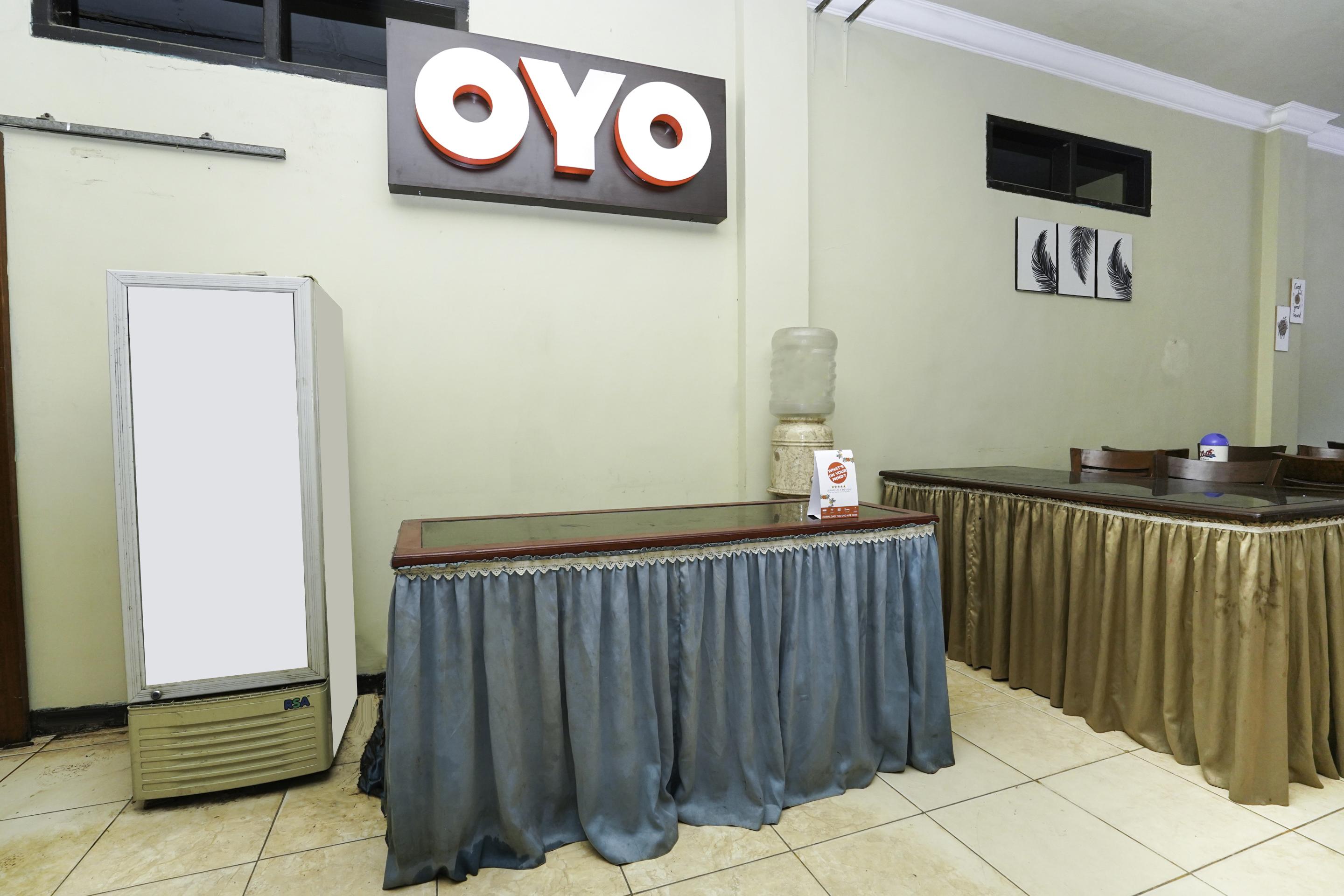 OYO 2715 Hotel Madinah Syariah Pamekasan Bagian luar foto