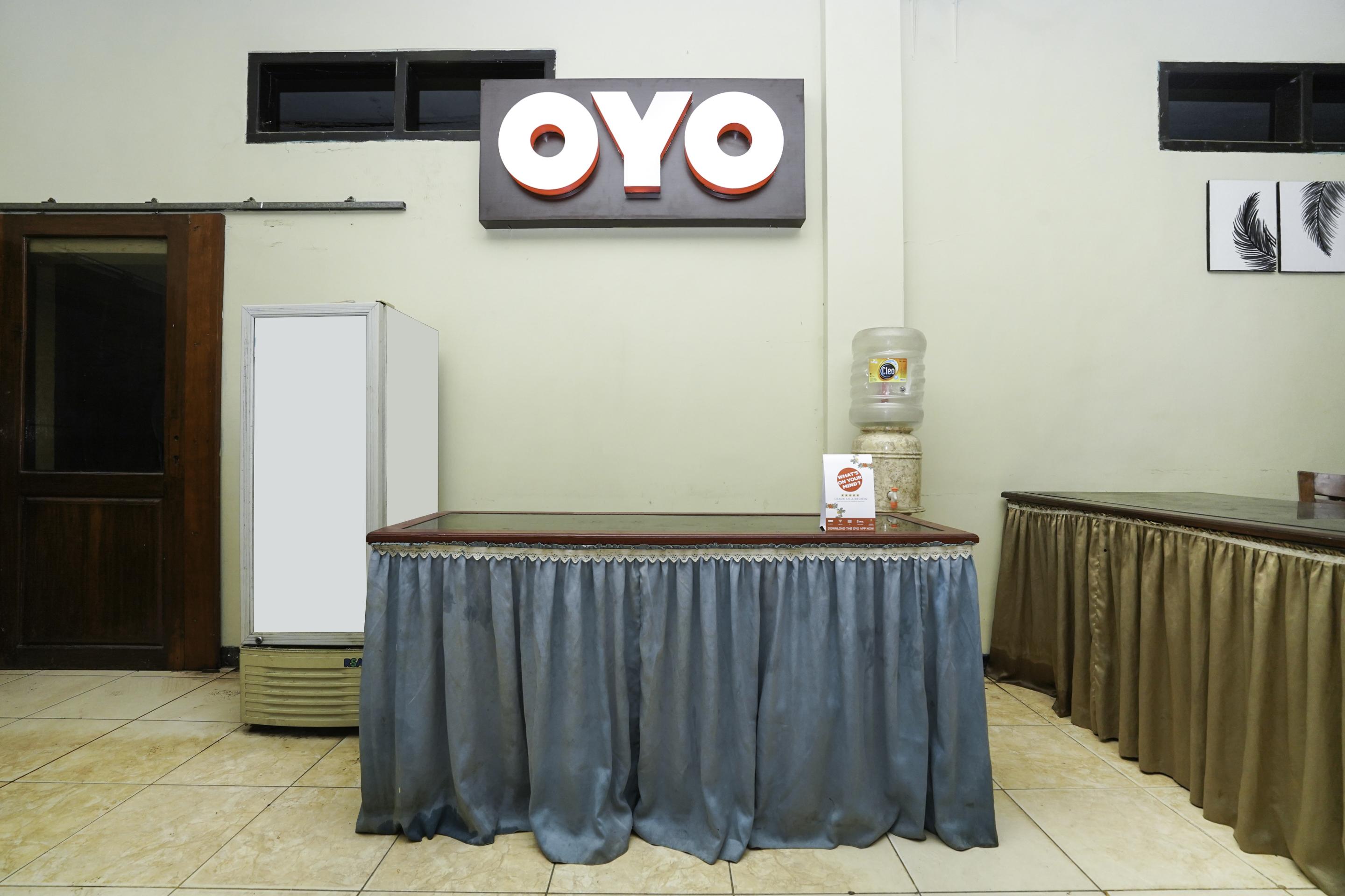 OYO 2715 Hotel Madinah Syariah Pamekasan Bagian luar foto