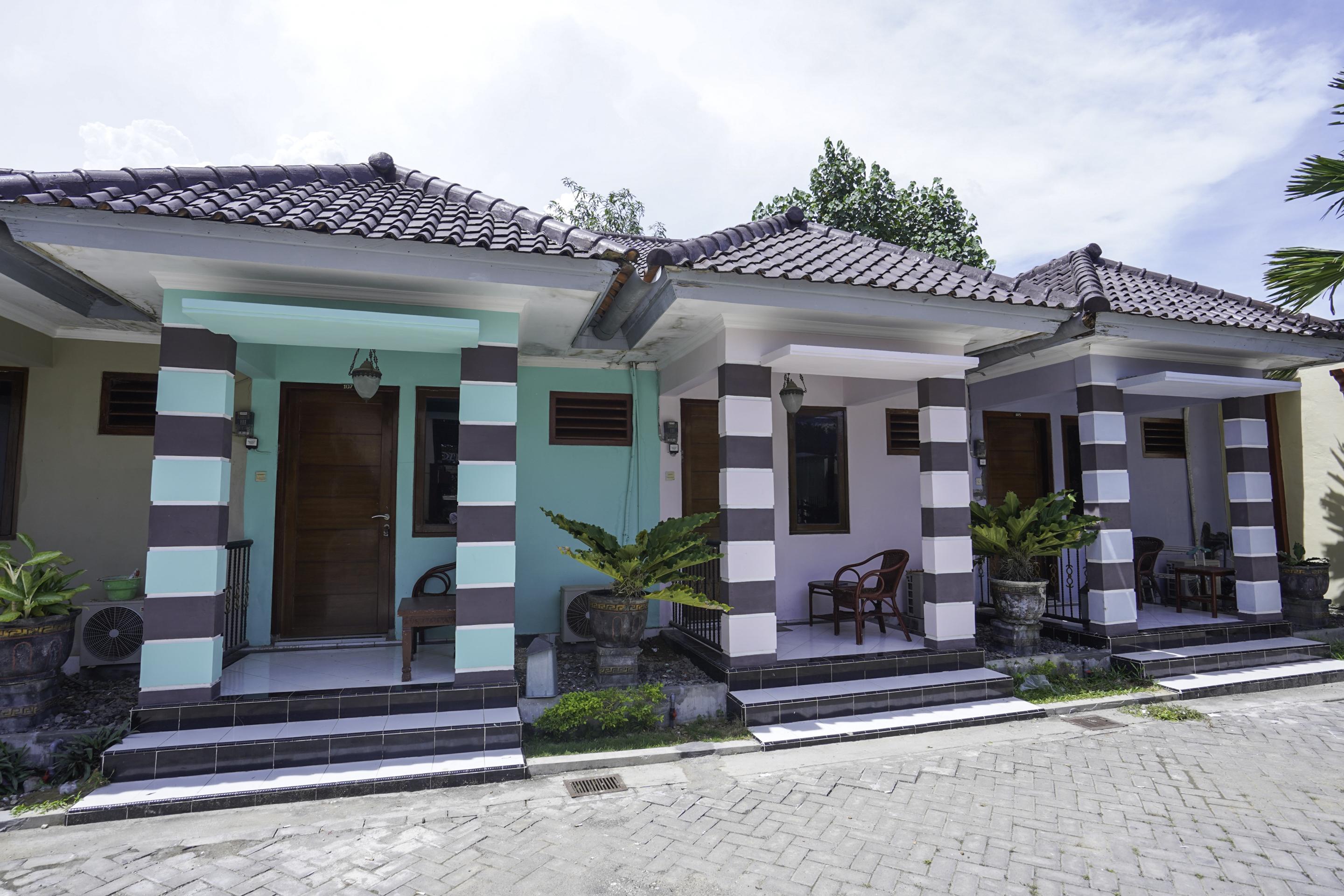 OYO 2715 Hotel Madinah Syariah Pamekasan Bagian luar foto