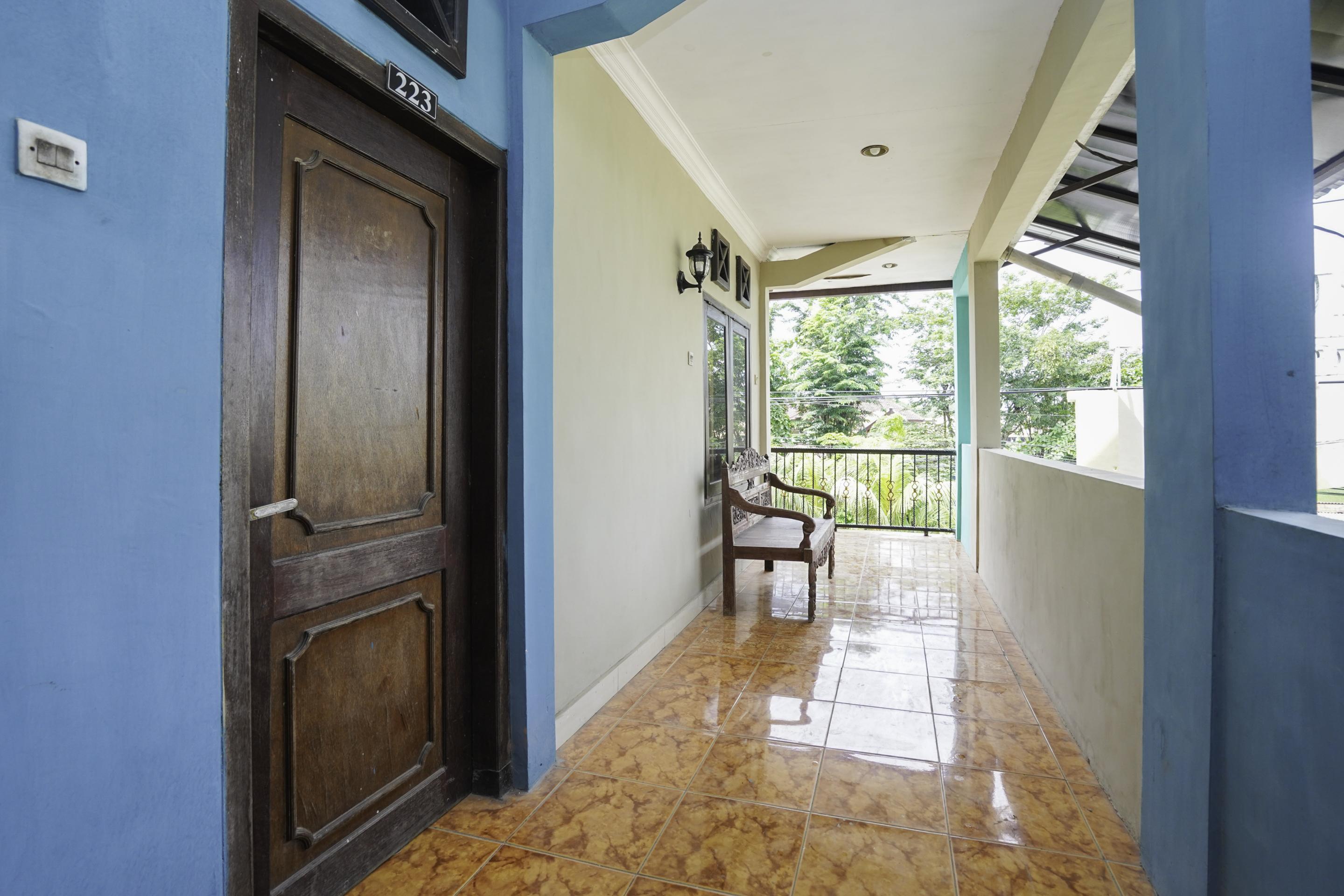 OYO 2715 Hotel Madinah Syariah Pamekasan Bagian luar foto